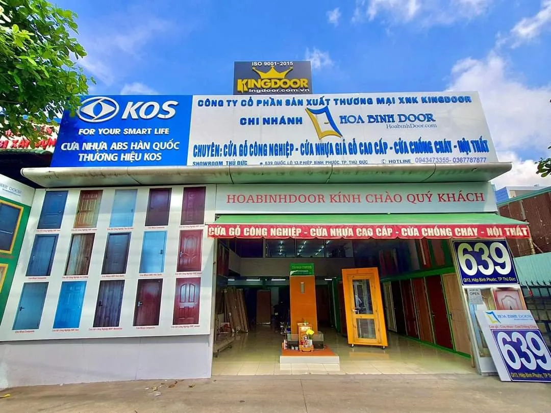Tổng hợp những mẫu cửa nhựa giả gỗ đẹp cho phòng ngủ tại Thủ Đức