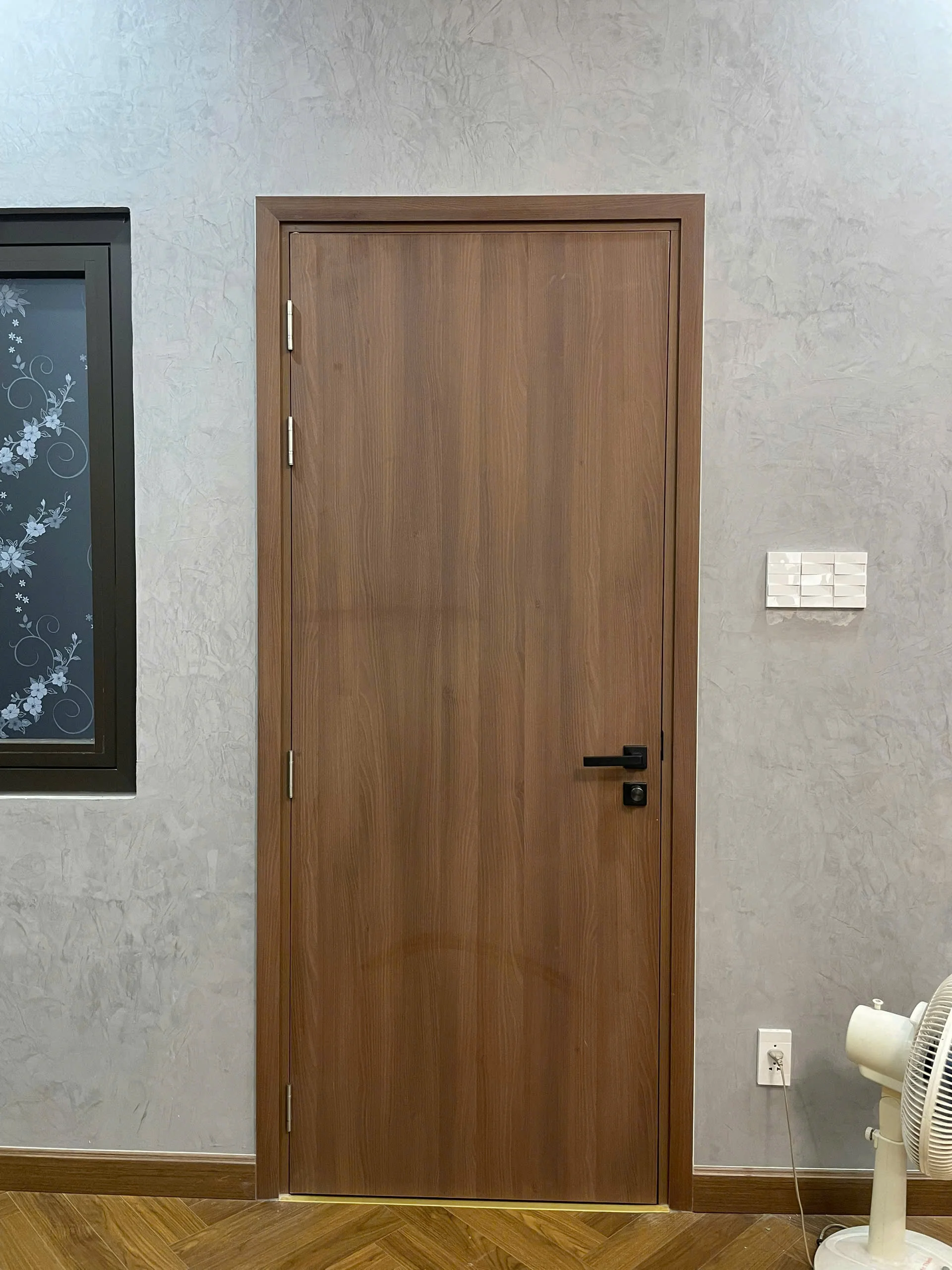 Tại Sao Nhiều Gia Đình Lựa Chọn Cửa Gỗ MDF Thay Vì Cửa Gỗ Tự Nhiên?