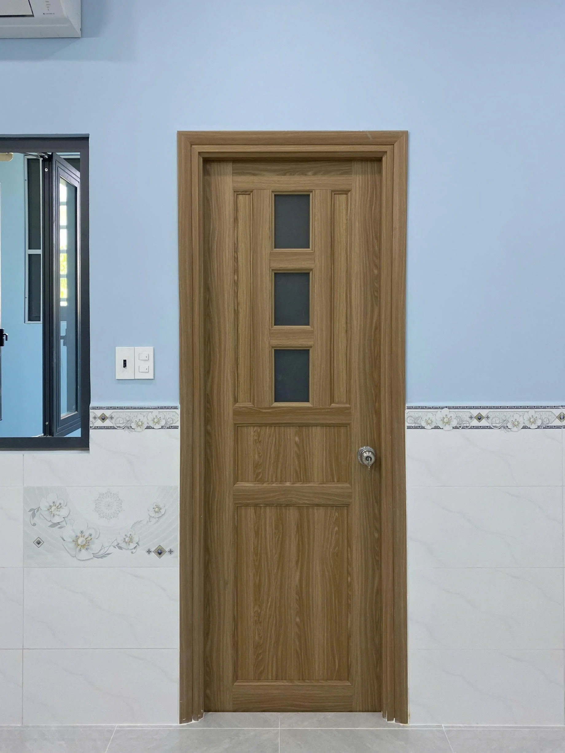 Mẫu cửa nhựa nhà vệ sinh giá rẻ tại quận 12 mới nhất