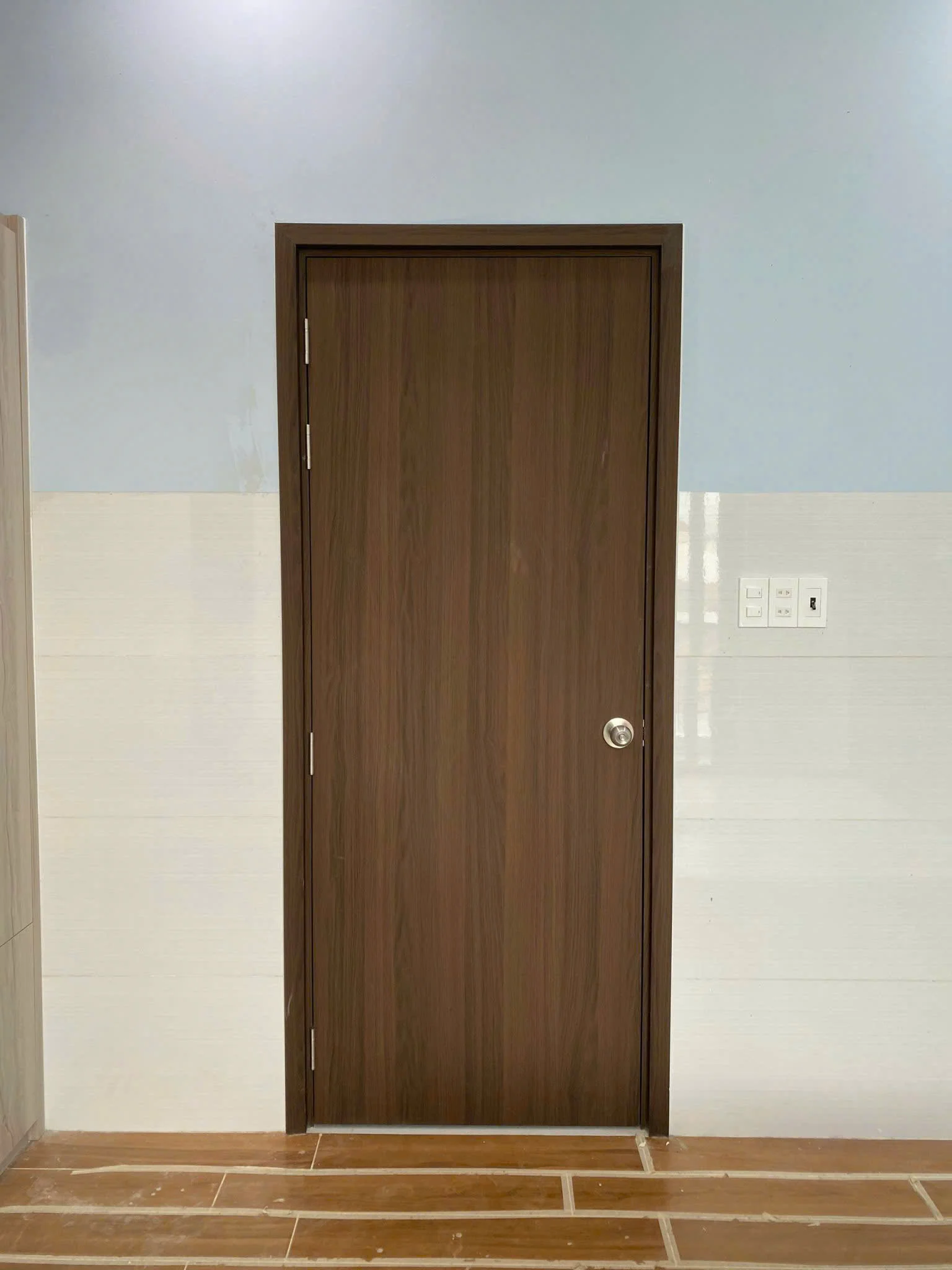 Mẫu cửa nhựa composite đẹp cho phòng ngủ năm 2025